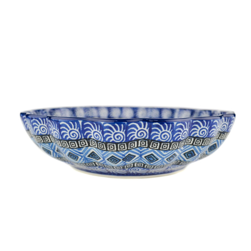Frilled bowl